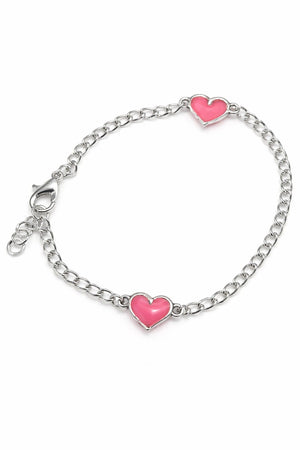 Armband med rosa hjärtan i dagsljus