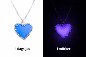Frostigt hjärta halsband jämförelse mellan blå färg i dagsljus och lila sken i mörker