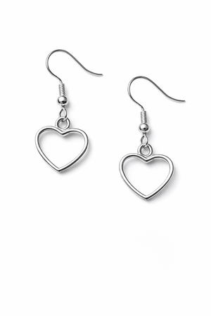 Hjärtörhängen enkelt hjärta i silverfärg med nickelfria krokar