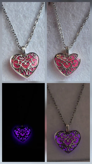 Handgjort självlysande hjärthalsband i rostfritt stål kollage. rosa i dagsljus, lila i mörker