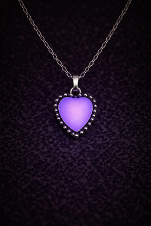 Halsband med klassiskt hjärta som lyser i mörker