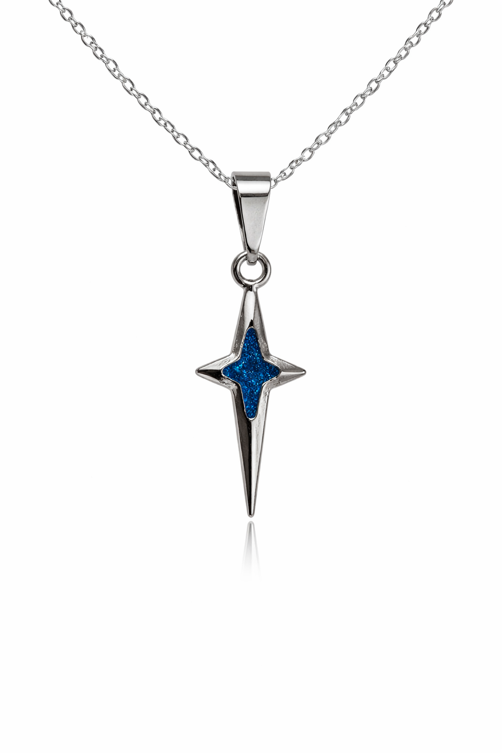 Nordstjärna halsband i dagsljus med mörkblå mitt från Tidssmycken